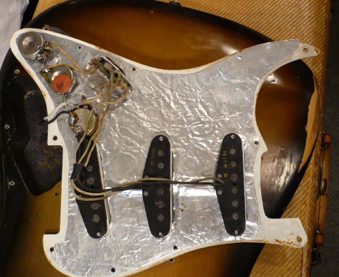 Fender Stratocaster 1965-70 sunburst d.jpg